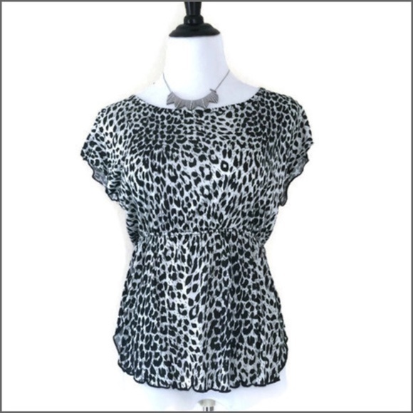 Boutique Tops - 𝅺BLACK and White Animal Print Top